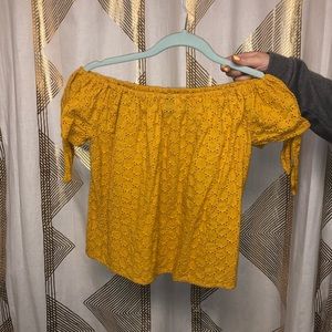 Off the shoulder top w/ cute pattern😊